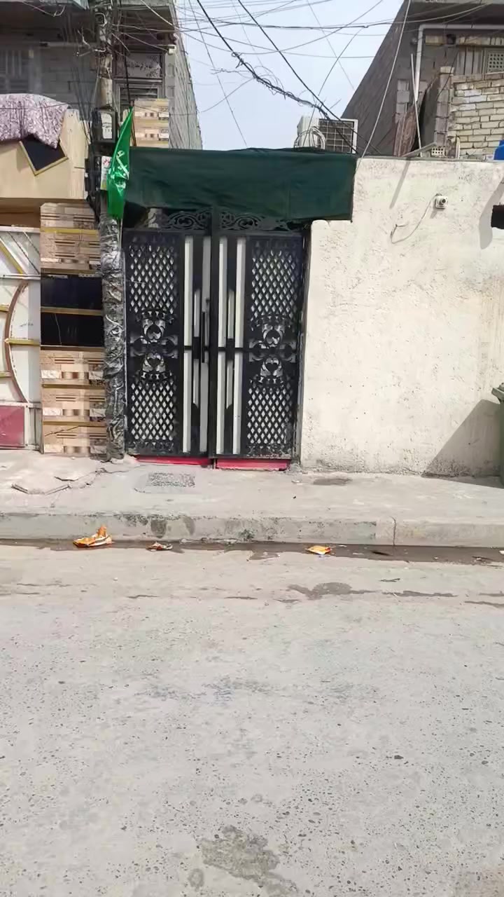 بيت للبيع منطقة البحث العلمي قريب عل فلكة حي النصر وقريب عل شارع العام المساحة 100 متر. الاستقبال صب مسلح والباقي سندويش. السعر 45 وبي مجال بسيط الاتصال ***********
