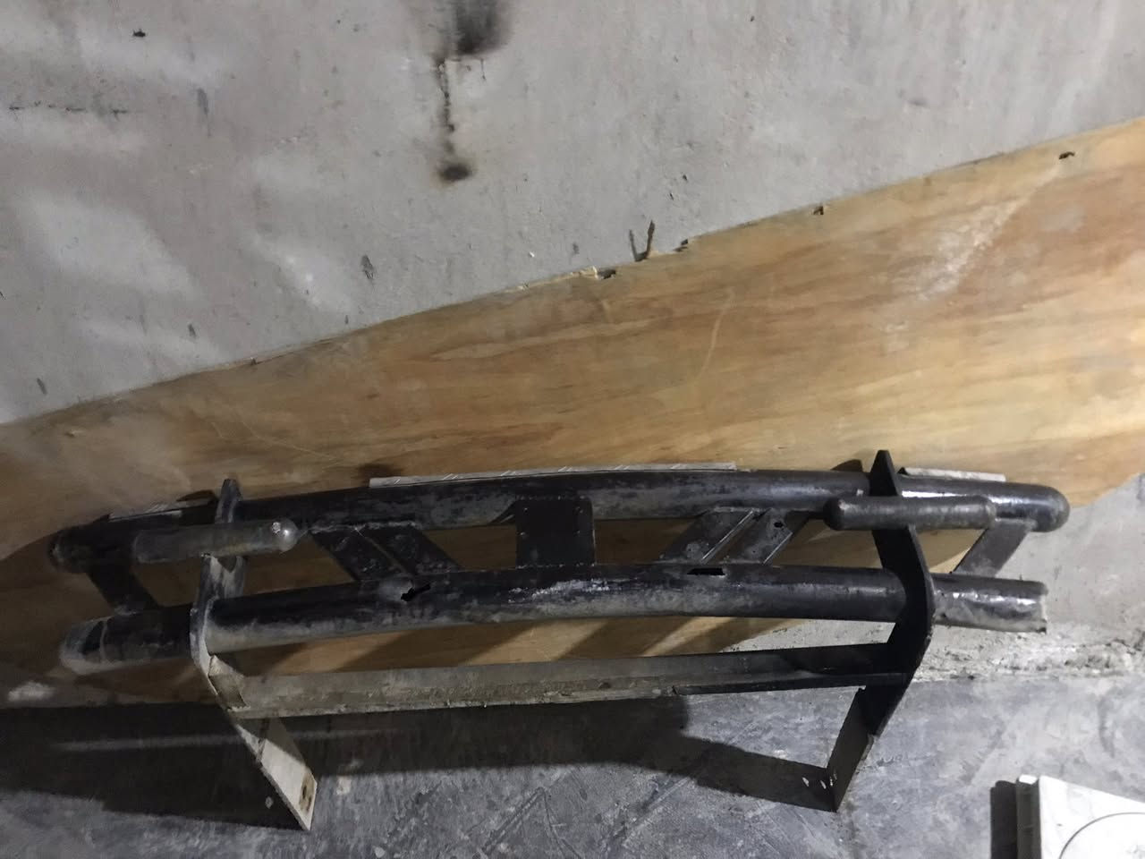 سلام عليكم اخوتي عندي للبيع درع نضيف خلفي يرهم على ستاركس والمنغوالي وعندي سيبايه مال منغوالي ١٤ وتوهم على شبوط جديد جديد شغل نصر الجميلي مفصلهه قبل شهر اريدهه 
ب١٦٠بيهه مجال بصيط لن جديده والله
ودرع ب٤٠
عنواني بغداد الدوره 
رقم الهاتف 
***********بي واتساب
