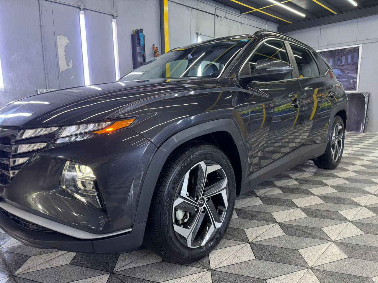 السلا عليكم توسان موديل 23 وارد امريكي حادث مرفوق بالمنشور السياره فول مواصفات فتحة السياره رقم بغداد بسمي وصور الحادث مرفوق السيار اي تبديل مابيهة جاملغ مصبوغ نصة والبنيد نفسة مصبوغ فقط مكان السياره بغداد جميلة الاستفسار ***********السعرررررر215وبيهة مجال
