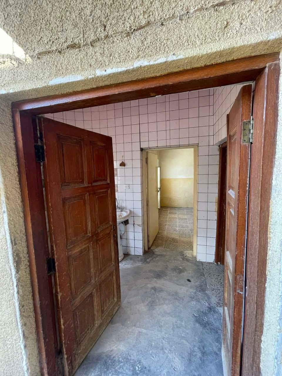 سلام عليكم دار للبيع مساحه. 250متر طابو صرف
الموقع كربلاء حي العسكري. مقابيل حديقه السجاد
يحتوي على استقبال 4 غرف
صب كونكريت 
الواجه10
النزال25
مع شقه خارجيه  
كافه الخدمات
***********
***********
