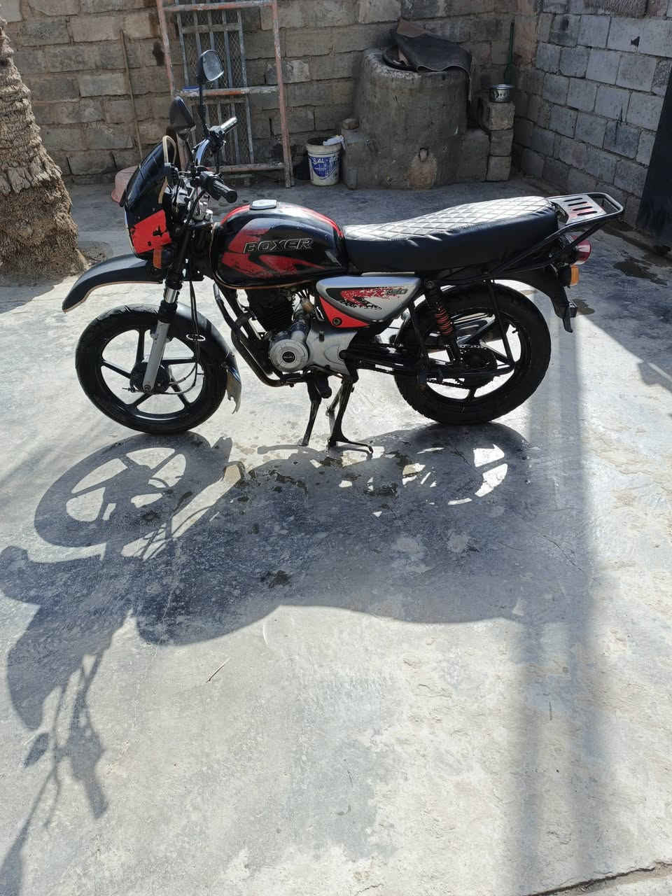 دراجه بوكسر موديل ٢٠١٧دراجه مثل متشوف كدامك دراجه حلوه ونضيفه مابيهة أي نقص اوراق موجوده ومدفوع الكمرك مالهة رايدهة بي٧٥٠ وبيهة مجال مكاني الكرمه وهذا رقمي ***********
