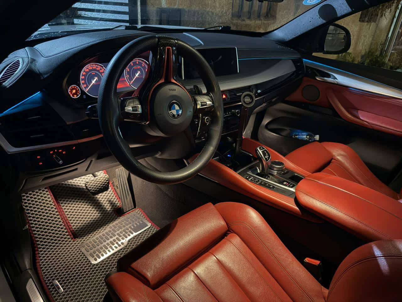 بيع او مراوس bmw 2018 وفوك ناصيه 
BMW X6 2018 سياره خليجيه 
ماشيه82 الف
مواصفات 
اربع ابواب شفط
داتا شو 
صندوك كهرباىي 
سماعات هارمنكاردن 
ام بكج بلاد من شركه 
لايت تفاعلي
داخل ماروني
كاميرات 360 
حساسات تفاعليه ويه الازدحامات مع الكاميرات 
شاشات خلفيه
دخول ذكي اربع ابواب فتح وقفل
سياره فحص يم الوكاله صدر جديد 
تايرات جديده
نصبتها كلش حلوه التايرات الخلفيه حجم 315

سياره وكاله مملعوب بيها طلع 320 حصان
بيها باب الخلفي مبدل نفس اللون  
كير مكينه مكفوله 
صور سونار البدي حنزلها ويه الصور
***********
مكان السياره بغداد الغزاليه
