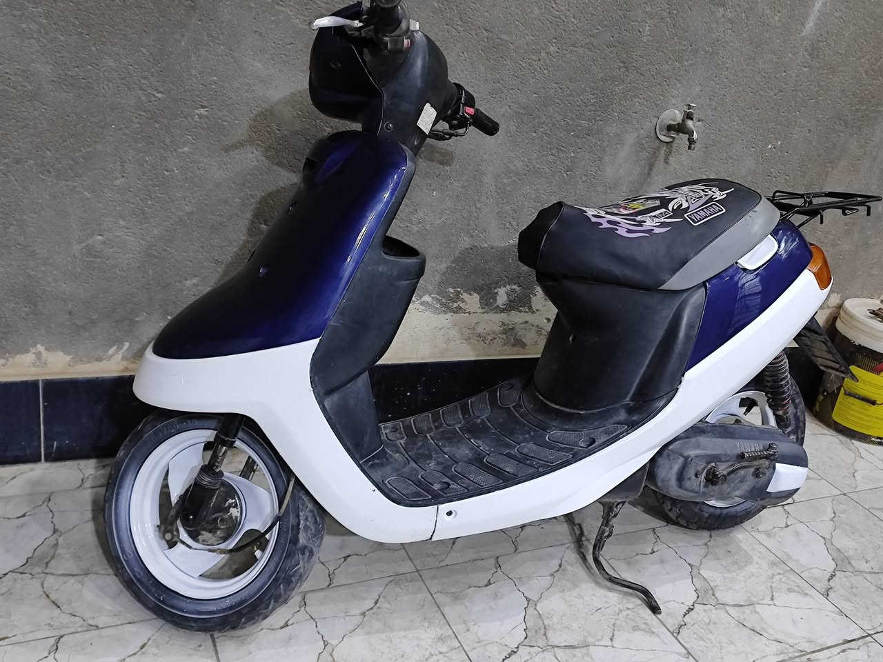 السلام عليكم 
بترا نضيفه كهربائيات كامله شلعه ومعدل مكينة ياباني ناعمة 
نقصه فقط باتري السعر 275 وبيه مجال، مكان ناصرية مركز ***********
