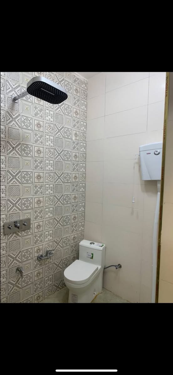 السلام عليكم 120متر مربع بلقرب من الشارع العام يحتوي ع 6عرف نوم واستقبال وصاله ومطبخ و3حمامات ومناور عدد 2
وبيتونه كبيره للاستفسار ***********
