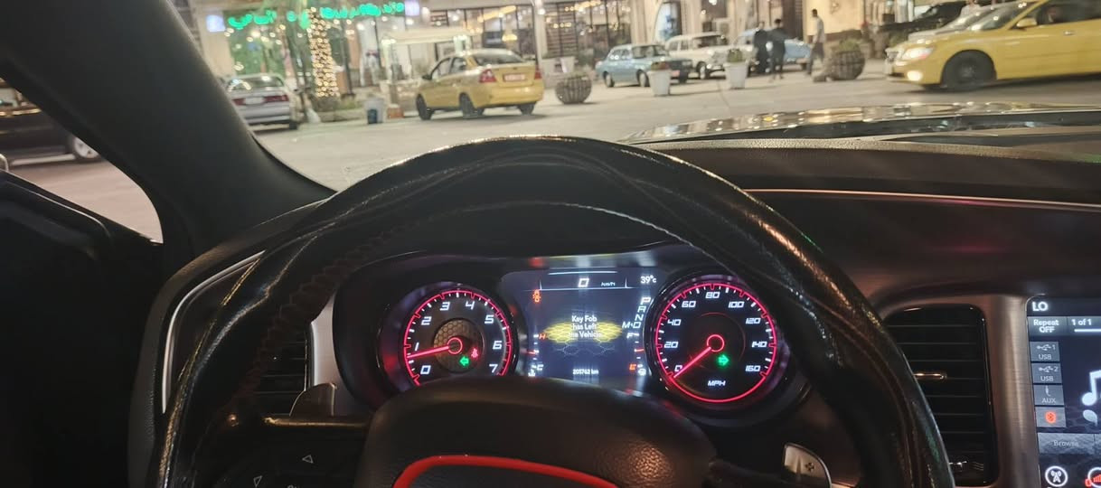 جارجر امريكي
مديل 17
مكينه 5700
حادث كلش حلو بدون ايرباك
موصفات معروفه 
مكينه حداديه كير كفاله 
السياره استخدام شخصي 
رقم نجف بسمي 
مكاني نجف مشخاب 
***********

