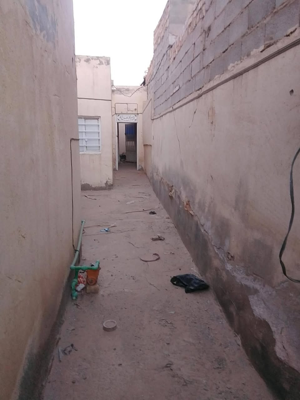 بيت ومحل للبيع في حي العسكري شارع ٣٠ الفرع العام المجاور لجامع زين العابدين مجاور ورشه الثقه للتبريد طابو صرف ١٠٠ متر للبيع غرفتين وصاله كبيره ومطبخ وحمام ومحل كبير سعر ٧٥ واتساب ***********

