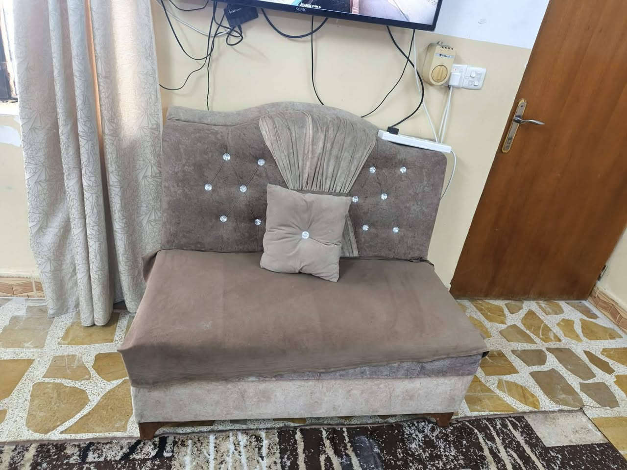 طخم للبيع للاستفسار الاتصال ع الرقم عنوان برطله‏ ‪***********‬‏
السعر 250
