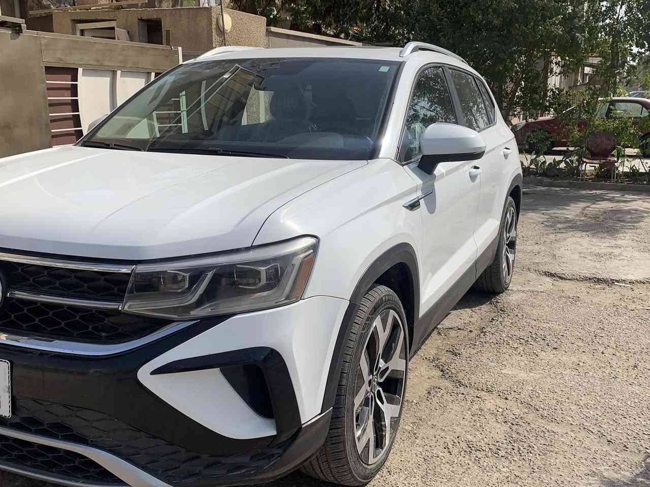 السلام عليكم
فولكس واغن تاوس 2023    SEL Plus 

اعلى فئه بل تاوس 

بصمتين 

بدون ايرباك حادثها جاملغ جهة السايق امامي وشويه من البنيد ماشية ٣٠ الف ميل 

سياره جاهزه وكامله من كلشي 

مكاني بغداد الجديده النعيريه 

*********** 

3VV2X7B27PM304771

وهذا رقم الشاصي مالتها
