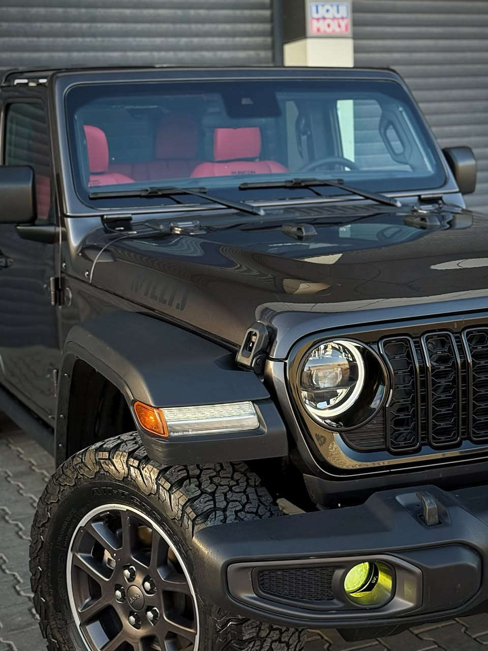 سلام عليكم
للبيع فقط
JEEP WRANGLER WILLYS  2024
10TH ANNIVERSARY 
شكل جديد
‎جيب رانگلر ويليس
فول فول مواسفات 
‎موديل:2024
ماشي 22 الف فقط
‎المحرك: 4 سلندر 2.0 تيربو E-TORQE
ضرر جنطه خلفي فقط مبدل بيلادي نفس لون بدون صبغ
بدون دواخل بدون ايرباك 
‎سياره بدون قطره صبوغ  
‎مكفول گير محرك 

‎المواصفات :
‎▪️بسمه،  تشغيل عن بعد 
بسمه ابواب
‎▪️داخل جلد 
لون احمر
كشنات تدفه تبريد
استيرن هيتر
صماعه ALPINE
‎9 سماعات
‎▪️دفع رباعي 4*4
نيزام دي فلوك 
قفل اكسل امامي و خلفي 
نيزام اوف رود
شاشه كبير كاميرا 4k 
حساسات خلفي
رادار امامي جانبي خلفي 
اميرجينسي بريك
‎▪️ شاشه كبيرة مع نضام ملاحة نفكيشن GPS 
‎▪️كاميرا خلفية مع امكانية التقريب (زوم) .
‎▪️نظام (Auto stop)
‎‏ABS,TC,Off-road page
‎▪️مرايا متحسسة للاضاءة العالية .
‎▪️ لايت مع بلوجكتر زنون .
‎▪️ بك لايت مع سكن لايت LED .
‎▪️ سقف 3 قطع قابلة للازالة .
‎▪️ ابواب قابلة للازالة .
‎▪️ نظام (Auto Start System) التشغيل والاطفاء الاوتوماتيكي للتوفير في صرف الوقود .
سياره بدون رقم تترقم شمالي فقط
📍مكان سياره سليماني 
📞 ***********
