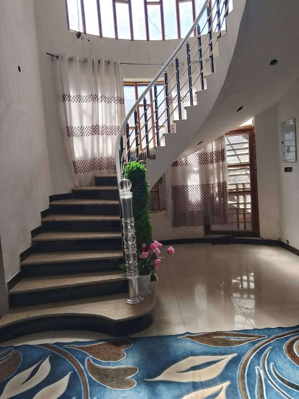 🌺 #اعلان_رقم_٨٨🌺
🏘️(بيت للبيع)🏘️
#مطلوب اسكان ٤٠ مليون
💁‍♂️#الموقع : الموحية مقاطعة ٤٠ قريب من بانزين خانه
⬛ #المساحة: ٢٠٠م ⬛
🏵️ #تفاصيل_البيت: 🏵️
🔹🏘️ العقار مكون من طابقين كونكريت ديكورات واجه حديثة بناء ٢٠٢٤🏘️ 🔹
الطابق الارضي يتكون من غرفتين مطبخ  صالةواستقبال وصحيات داخلية وخارجية
الطابق الاول يتكون من أربعوغرف و صالة و صحيات.

⭕ #للاعلان عن العقار الخاص بك او للمزيد من الاستفسارات مراسلة الصفحة على الخاص او الاتصال على :
🌺 سعد البدري *********** 
لنشر طلبات البيع والشراء الدخول على كروب رابط المكتب..

https://m.facebook.com/groups/490297985477784/permalink/494624568378459/
السعر :: اطلبه بالتعليقات يصلك خاص 📩✅🟩
