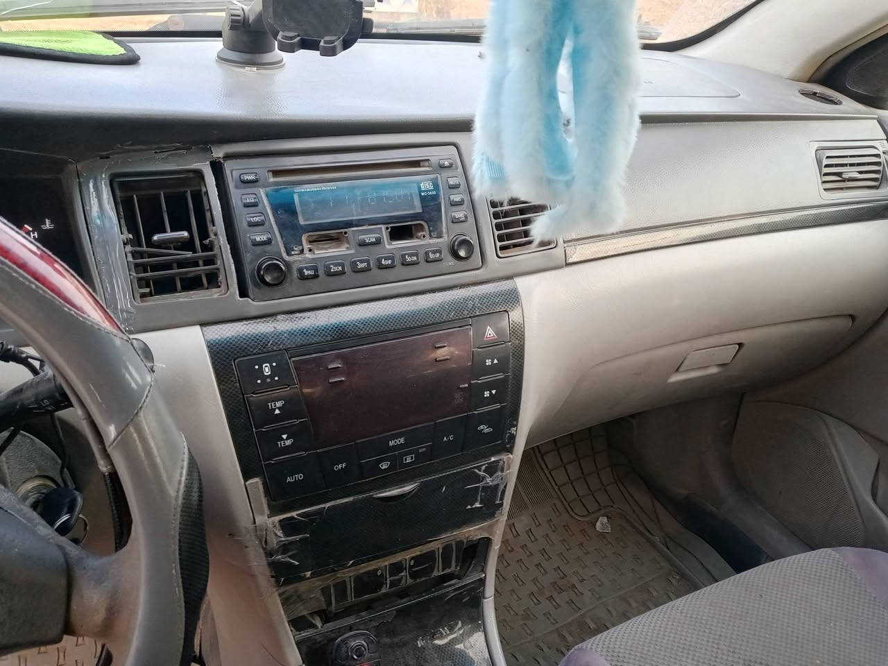 سلام عليكم جيلي موبل موديل 21 سياره جاهزه من كلشي كير مكينه حداديه تخم تأير قبل يومين شديتهن سياره جاهزه سعره 28 رقم موبايل ***********
