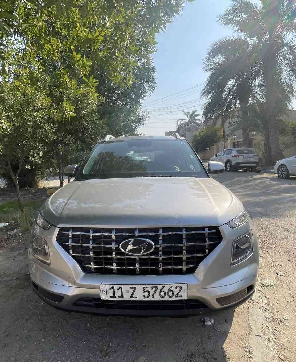 السلام عليكم
هونداي فينو 2024 أمريكي حادثها التاير الامامي الايمن فقط بدون صبغ كفاله عامة من الصبغ  فقط بارد باب الصدر سياره فول مواصفات جديدة ماشيه ١٧  فتحة سقف بصمة تشغيل   تبريد شاشه رادار امامي جانبي شاشه ابل كار بلي ويل كروم داخل لونين رقم بغداد الانكليزي السعر 149 للاستفسار
***********
‎بغداد العامرية
