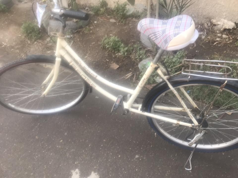 السلام عليكم بايسكل بناتي تايرات جدد قبل يومين شديتهن وجوابه كذالك جدد سرج طبي بايسكل كلش زين وسعره مناسب ب٥٠ مكاني الدوره شارع ٦٠ رقم الهاتف ***********
