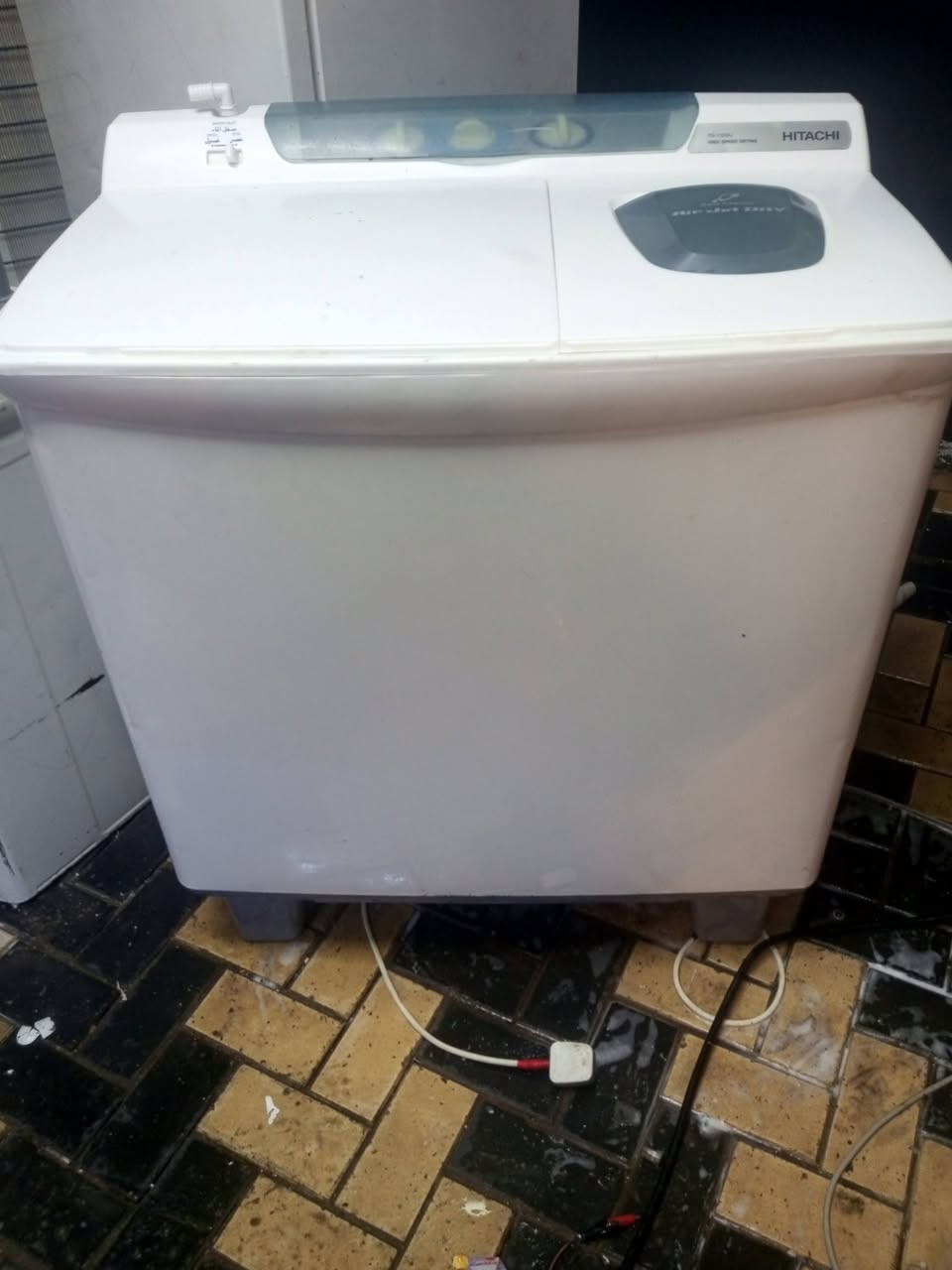 السلام عليكم قساله هيتاشي اصلي يباني حجم الكبير السعر 110 العنوان الجولان قرب صناعه الجولان  الرقم الهاتف ***********
