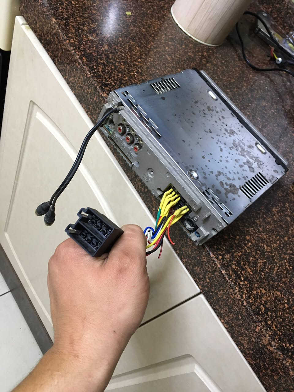 مسجل سوني قلاب كرافك واحترافي الجهاز بي مشكلة فقط اناره الوجة طافية كل التحكمات شغالة اواكس خلفي  واضافتاً فيشة جاهزة عمل الجهاز مكفول من تصليح فقط الوجة رشيتة عطر عبالي سبب رطوبة او كذا وما نفع مڪاني بسماية متوفر توصيل  رقم *********** فقط واتس
