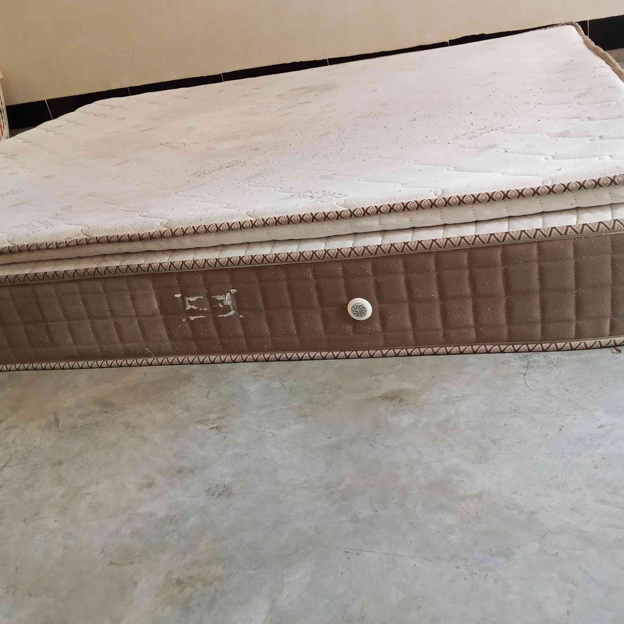 دوشك طبي سعر 65 ألف نضيف جداً شراي يتصل مكلف بنشر ***********
