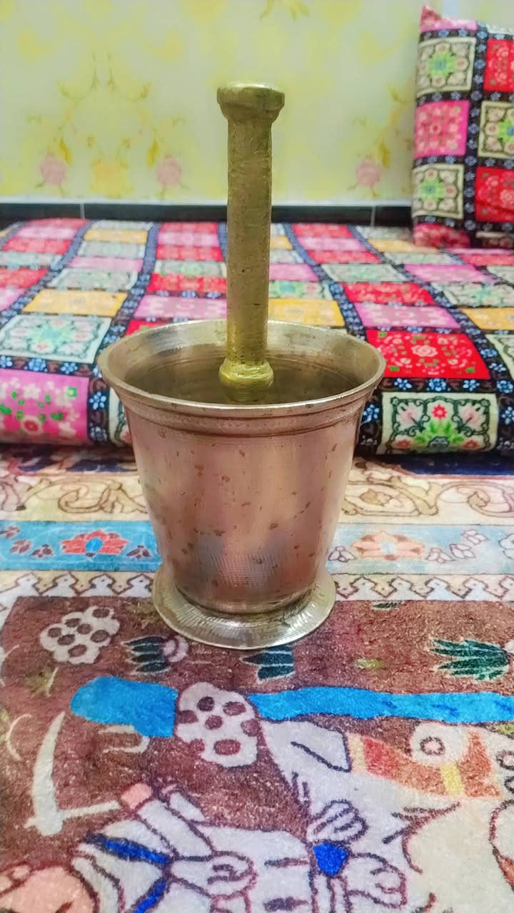 سلام عليكم هاون للبيع نحاس اصلي والله للبيع سعره 75وبي مجال حك جيه لي يريده يجي خاص او هاذه رقمي *********** مكاني رمادي
