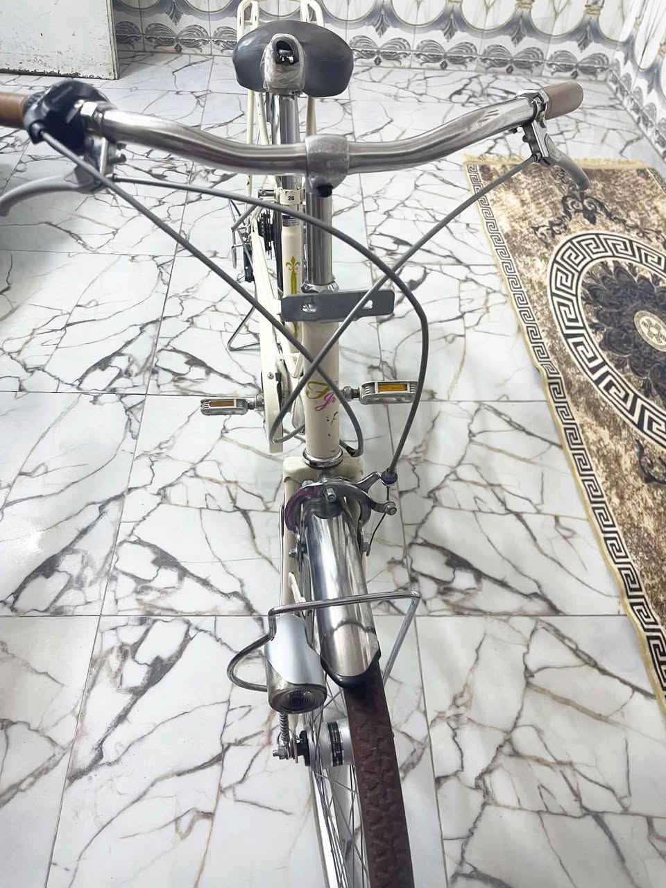السلام عليكم بايسكل للبيع بطه حجم 26 ياباني اصلي الكير خلفي7 بايسكل مال رمبه سعر 75 وبي مجال لشراي لاتصال ع رقم ***********
