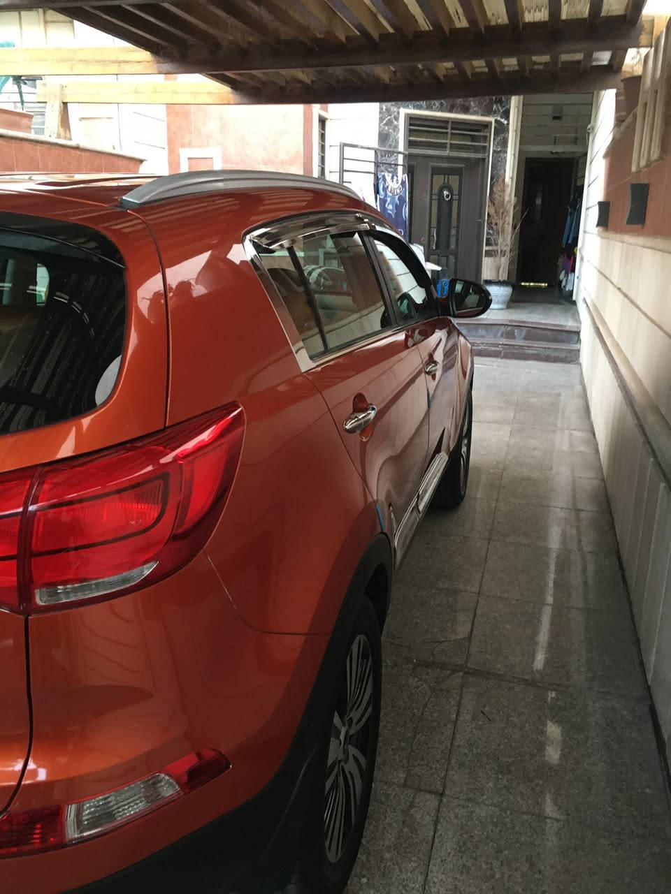 السلام عليكم سبورتج ٢٠١٦ خليجي مكفوله من صبغ والبارد فقط شخوط بسيطه جداً لون  مشمشي ماشيه ١٦٨ محرك ٢٠٠٠ دوش مري شفط اشاره بالمراية شباك خليه مدوشمه كشنات وكاعيه باقي الامور اوكس وتحكم ستيرن على وضعيه شركة وعلى ايدي سيارة 
 السعر  ١٦٥ دولار 
***********
 مكان بغداد - الوزيرية
