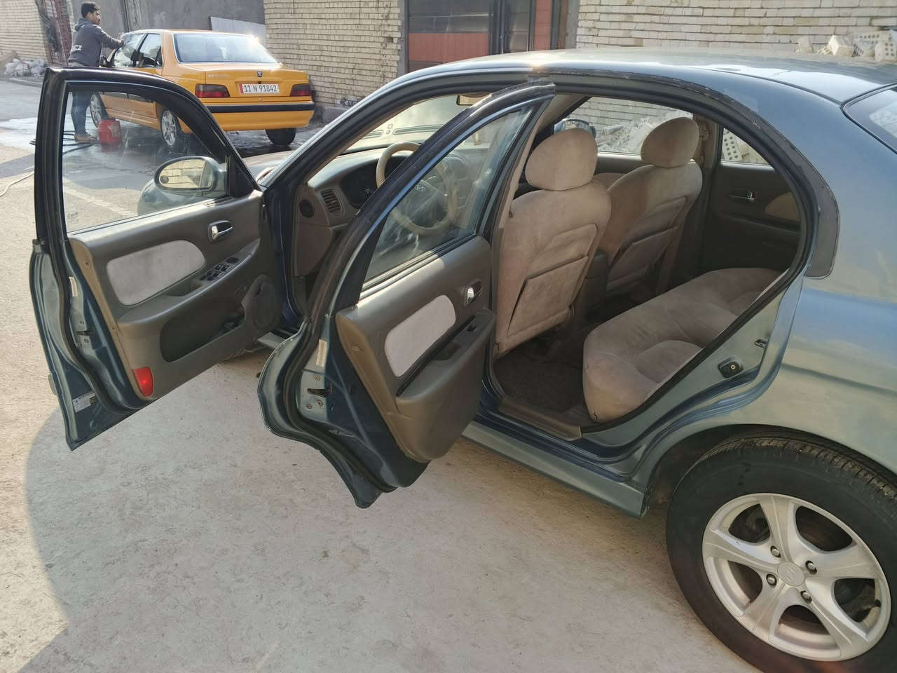 السلام عليكم
سوناتة 2005
كير محرك جديد محرك 2000
تبريد ثلج 
تخم تاير 
باتري جديد 74امبير 
صدر امامي خلفي جديد
السعر 71
سيارة بسمي شرط التحويل مباشر 
مكاني بغداد الزعفرانية شارع الربيع بيت بنية  ***********
