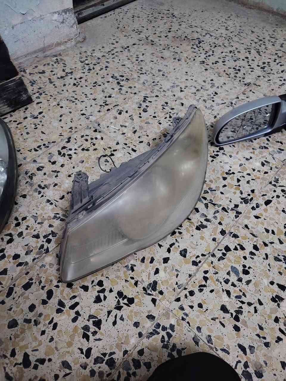 أغراض للبيع سياره النتره
تكة لايت مو نظيفه

زوج مرايات جامه مكسوره

قبق ولفات

زوج لايتات نظيفات
***********
***********
