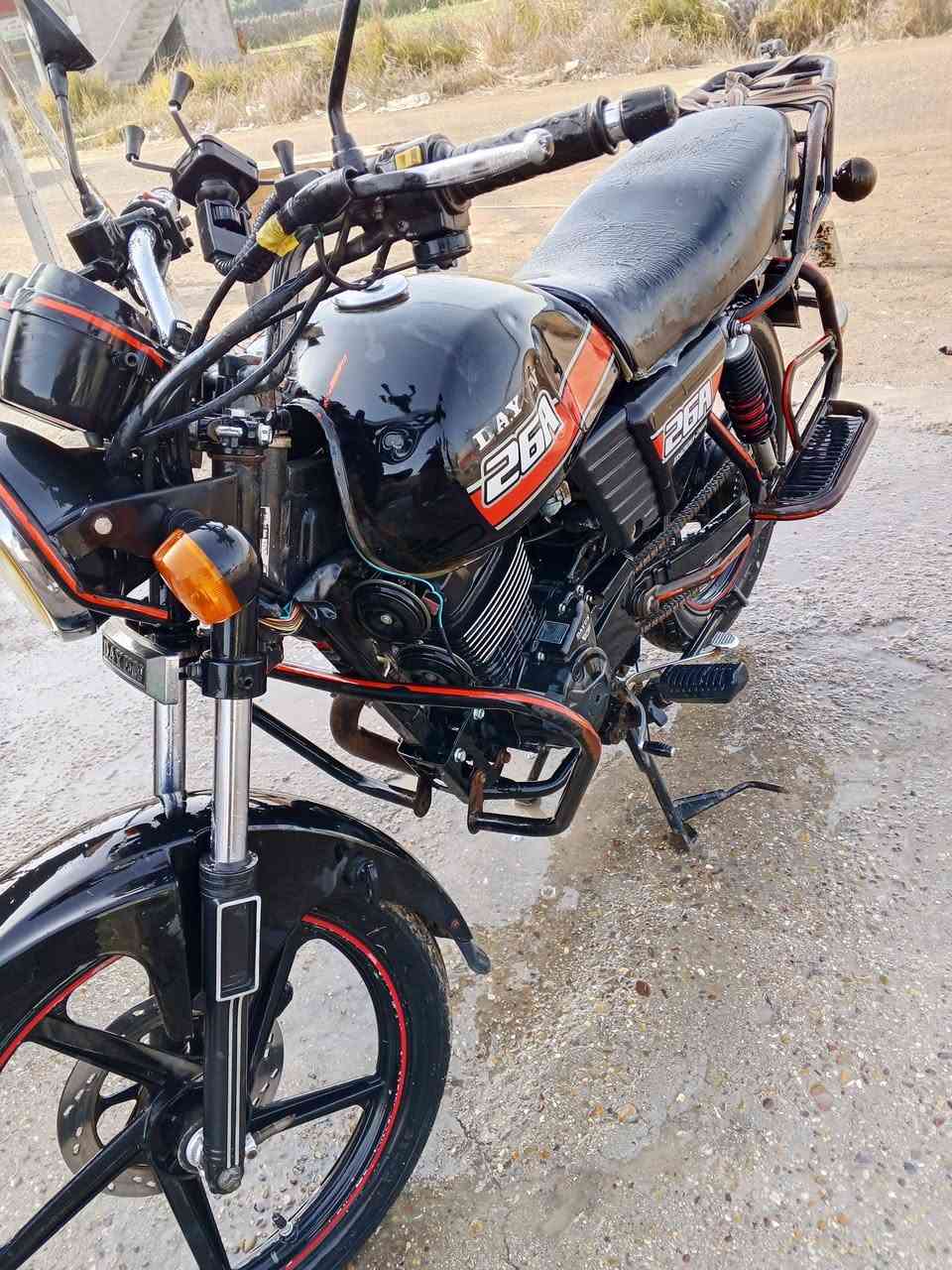 سلام وعليكم دراجة ديوان موديل 20 نضافه فول المكان امسيب السعر مليون وميه وبيه مجال بسيط والموشراي لا يتعبني ولا اتعبه والاستفسار على رقم ***********
