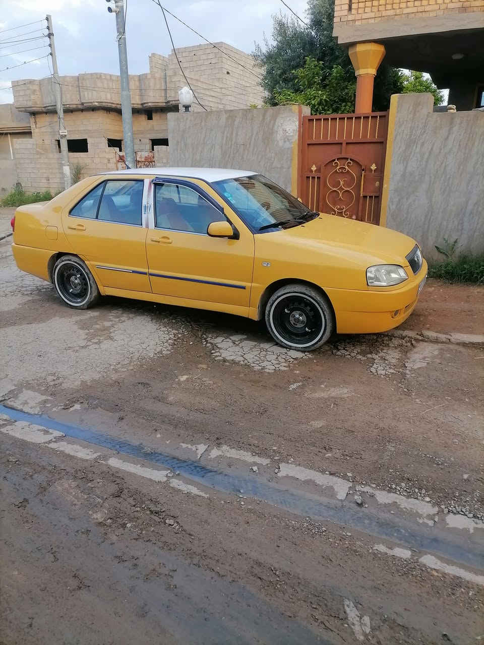 لبيع سياره نضيف موديل ٢٠١٠ رقم انكليزي سنويه ٢٠٣٠  گير ومكينه بشرط  ٢٩ ورقة ***********
