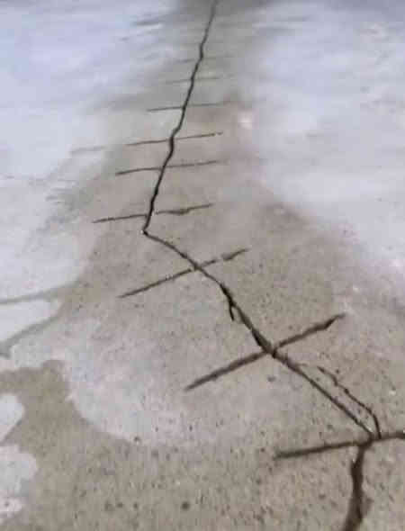 تعبت من تشققات الصبة السقف و الجدران التي تشوه منظر البيت لاتشيل هم
احنا نرجع السقف و الحائط مثل اول واحسن بخبرة وكفاءة عاليةبااستخدام افضل المواد والمعجون المخصص نعالج الفطر والشرك من الجذور ونرجعلك الجدار ناعم وانيق وجديد
✅دقه بالمواعيد 
✅نظافه واحتراف
✅ضمان بالشغل
باادارة عماد ال احمد تصليح ومعالجه كافه الدور من الدوس والفطر والشرك
استفسار اكثر اتصال 👇
***********واتساب 
***********واتساب
