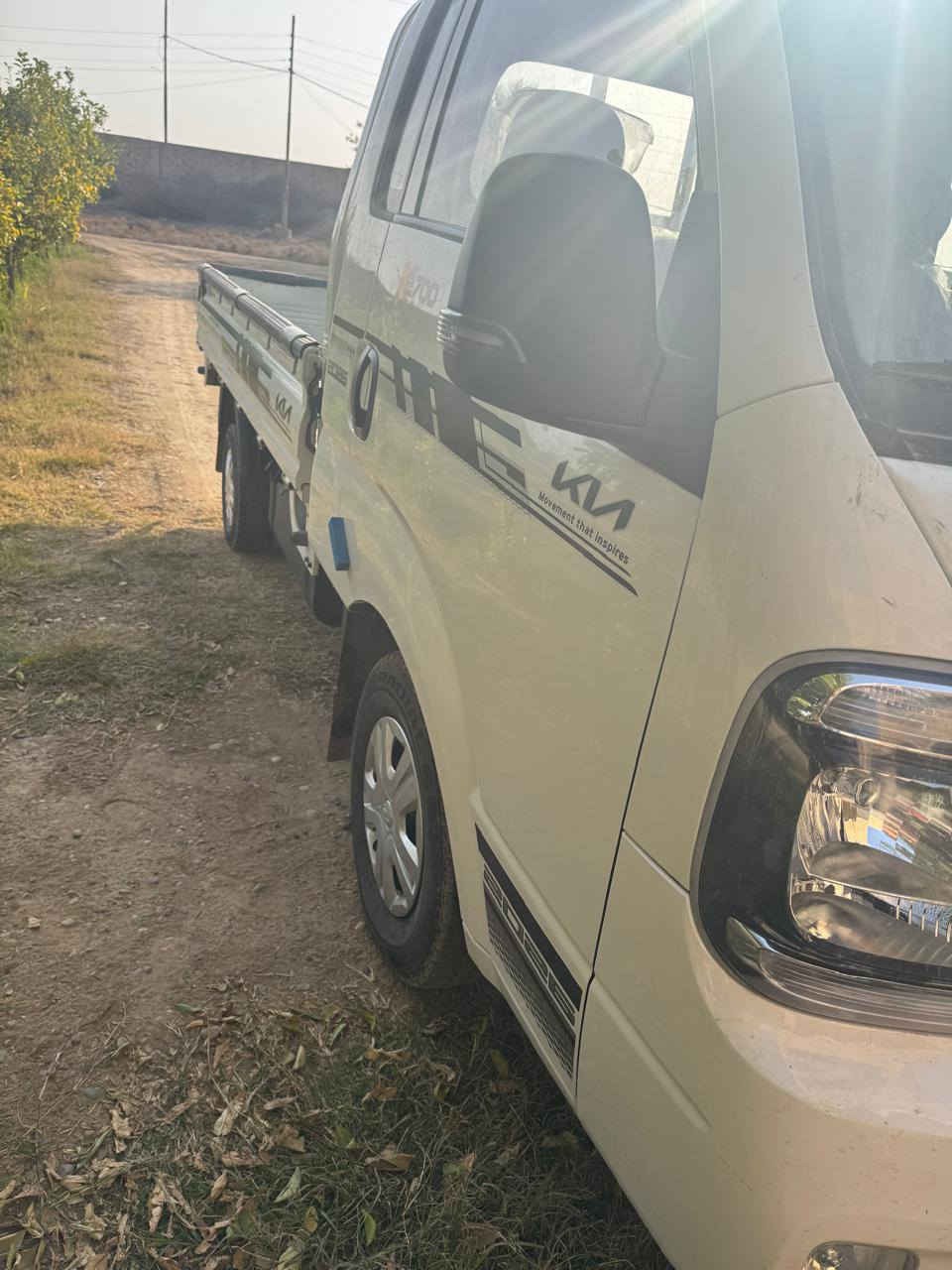 السلام عليكم كيا عموشه ٢٠٢٥ زيرو ماشيه ٧الف مامغسواله بعده البدي مغلف رقم بغداد مكان السياره بغداد  *********** السعر ١٦٨وبيه مجال قليل
