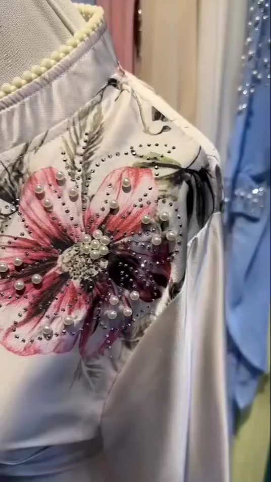 جديدنا _ ركن الأميرات للأزياء الخليجية 
دراعة اماراتيه توفرت ب 3الوان للحجز والاستفسار راسلونه دايركت او زوزرونا خانقين حبيب مول ❤️🔥


**إذا كنت صاحب هذا الإعلان وتريد حذفه لأي سبب، رجاءا أرسل رسالة إلى الدعم الفني**