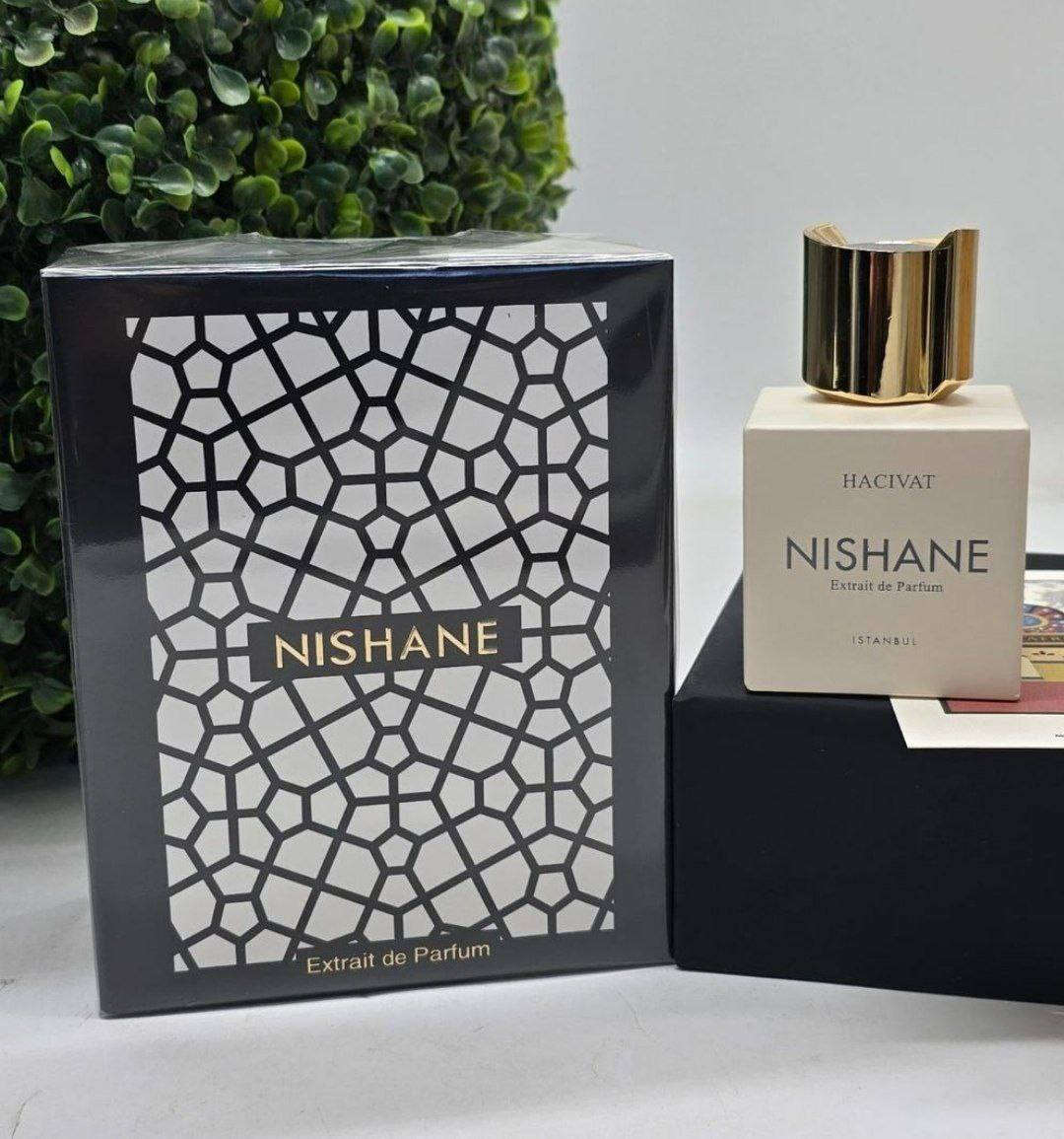 ⚜️NISHANE _ HACIVAT 🇹🇷
عطر نيشاني هاتشيفات من دار ( نيشان ) التركية المميزة اكسترا دي بارفام ⚜️

⚜️اجعل كل لحظة مميزة مع عطر نيشاني الفاخر بأداء جباااار. انغمس في روعة الأناقة والتميز مع رائحة تدوم طويلاً، وتعكس شخصيتك القوية والجذابة 
من أجمل افتتاحيات العطور في عالم
إفتتاحية العطر العسل, الزعفران, ثمار التين, البنفسج و المريمية; قلب العطر الورد, أوسمانثوس , جوزه الطيب, الياسمين و إبره الراعي; قاعدة العطر تتكون من العود, الويسكي, الفانيليا, الجلود, العنبر, بلسم غرجان, القرفة و خشب الأرز.

⚜️ مميزات العطر:
⚜️- تركيبة راقية: مزيج متناغم من النوتات العطرية الفاخرة التي تضيف عمقًا وتميزًا لرائحتك.
⚜️- ثبات لا يُضاهى: يبقى معك طوال اليوم ليمنحك شعورًا دائمًا بالثقة والجاذبية.
⚜️- تصميم فاخر: زجاجة أنيقة تعكس الفخامة والرقي، مثالية لتزيين مجموعة عطورك.
⚜️-مناسب للجنسين نساء ورجال 
تميز بأناقتك وأسلوبك الخاص مع عطر نيشاني. جاذبية لا تقاوم وثقة لا تهتز!
#الاصلي المنشأ تركيا 🇹🇷
🚘يوجد خدمة توصيل لجميع محافظات العراق ٤ الاف🚘


**إذا كنت صاحب هذا الإعلان وتريد حذفه لأي سبب، رجاءا أرسل رسالة إلى الدعم الفني**