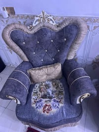 عندي تخم قنافات 2 كبيرة واربع كراسي  عارضه ب500 وبيها مجال الشراي الات...