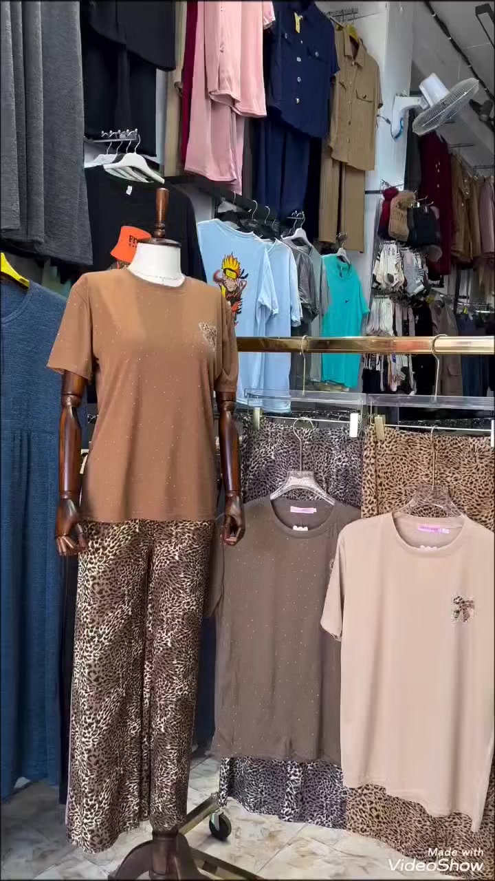 ✨  تراك نسائي نمري   ✨ ستراس
   الخامه فانيله مقلم 😍 
 ( 3 الوان ) 
قياسات  ( , Xl , XXl ) 

حواء للشالات والذهب البرازيلي 
أم الخيل قرب مرطبات جيلاتو 💥


**إذا كنت صاحب هذا الإعلان وتريد حذفه لأي سبب، رجاءا أرسل رسالة إلى الدعم الفني**