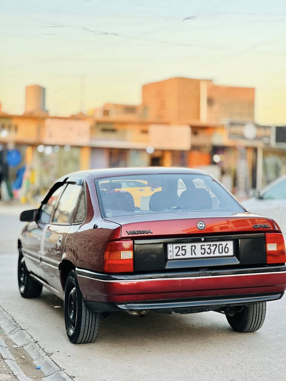 سيارة فكترا 92 للبيع
حجم 20 
رقم كركوك انكليزي 
شرط التحويل بأسمي 
لاصرف لا بخار مابيها تصفيات ولا ضربة
 دفتر بانزين 
السيارة جاهزة مــن دعامية للدعامية
 كهربائيات كامل شغال مابيها مصرف
 مكلف بالنشر 
السعر / 48 
هاتف / ***********
