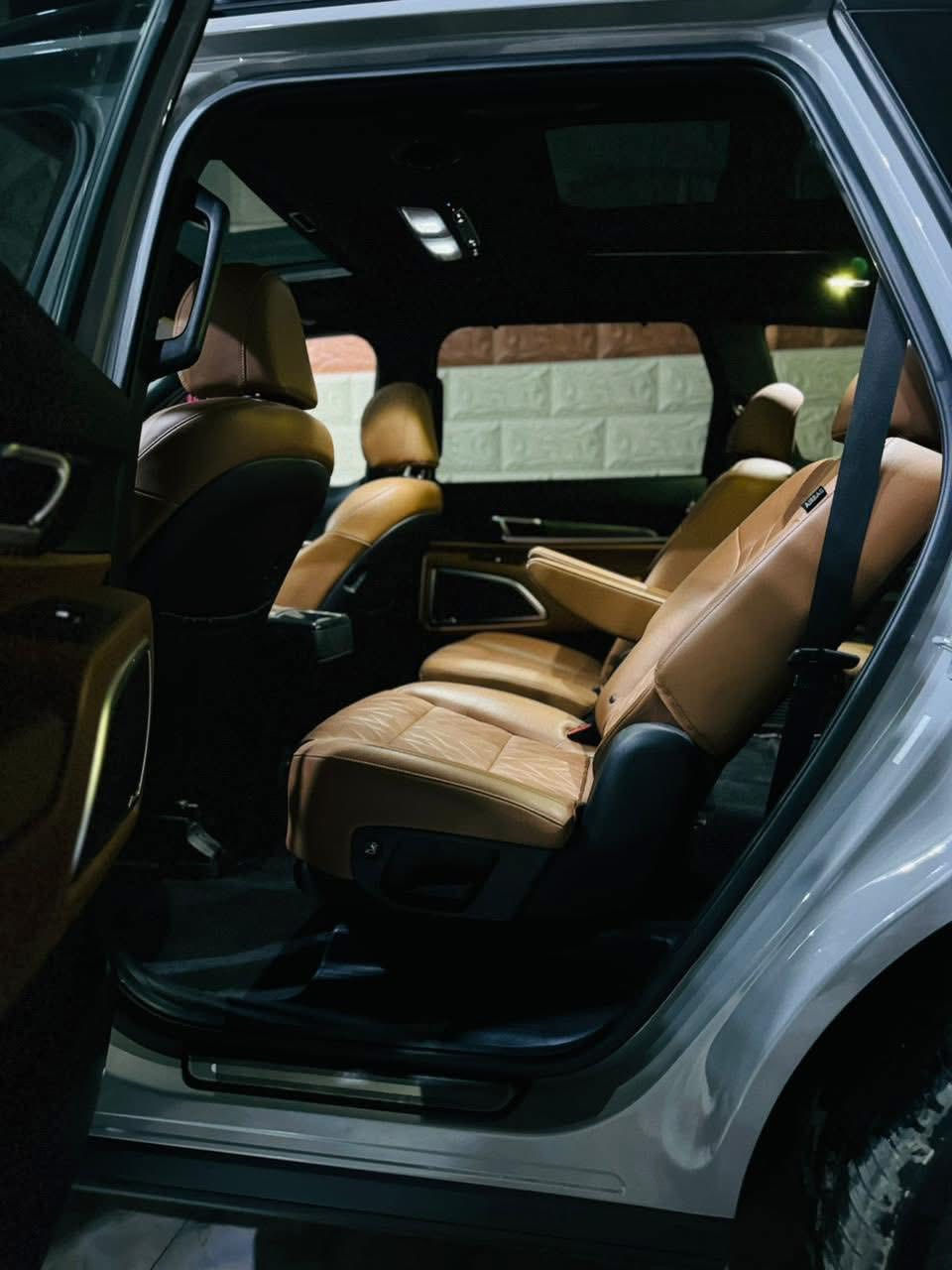 كيا تيلورايد 2023 SX XLIn

1-حجم المحرك 6 سلندر 3800. 

2-عداد المسافة 41 

3-بصمة ابواب وتشغيل عن بعد. 

4-زينون عالي ناصي آصل. 

5-فتحة سقف. عدد٢

6-رادر جانبي مانع اجتياز. 

7-فور ويل درايف 

السياره مختومه XLIN خلف الصندوق والكشنات 

8-تحديد مسار. 

9-كامرات محيطية. 

10-حساس حلفي. 

11-شاشة كبيرة مع كامل ايعزتها. 

12-تدفئة+تبريد الكراسي الامامية. وخلفيه

13-تحكم ستيرن جهيتن. 

14خزن ميموري متكامل 

15-حساس خلفي. 

16-سستم صوت متكامل. 

17-كنترول تبريد خلفي منفصل. 

18-كشن سياحي. Vip. 

19-رادر محيطيه 360 درجه 

20-الكراسي الامامية كهرباء. 

21- ٧ راكب ٣ قطع تبريد. 

22-اشاير مري قابلة للطيء. 

23-مقاعد جلد حار بارد

24- خمس كامرات

25-

*وباقي الموصفات المعروفة في فئة SX XLIn 

السياره فول  مواصفات  

الضررر: فقط بارد حافه البنيد بدون اي صبغ 

 والباقي كفاله

مكان السياره حله مركز مدينه 

309$

 وبیه مجال 

————————————————————————

للأستفسار اكثر واتساب ***********

ملاحظه شباب السياره حادثه ورقم شاصيها كدامك غراضها لاماميه نصها جايه ويها بس شد مشدوده ونص اشتريته منا 

شوفها ودكها وين ما تريد وتاكد منها وتصل سعرها بيه مجال السياره بدون رقم تترقم جميع المحافظات
