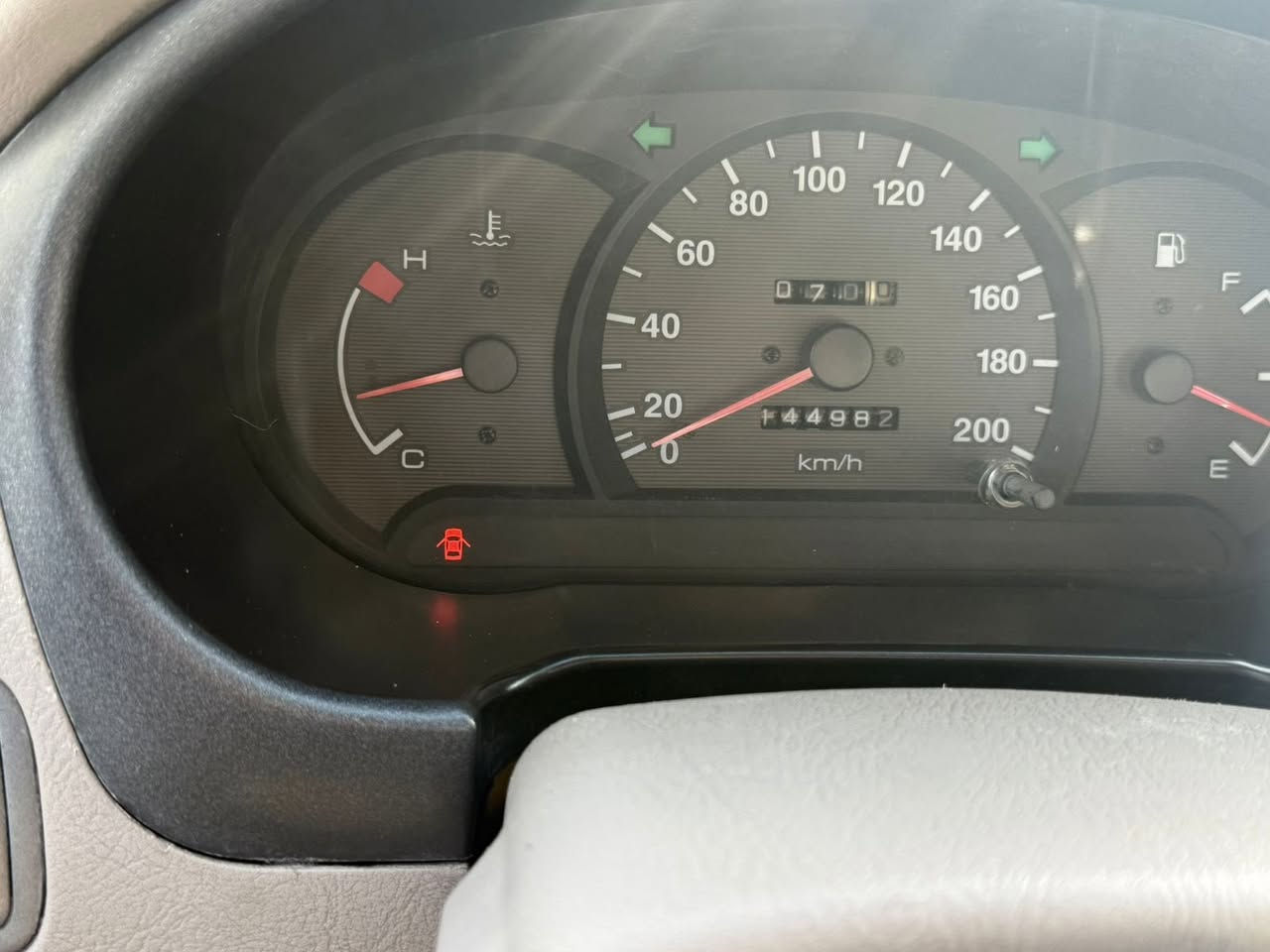 السلام عليكم شباب فيرنة موديل 2014 بسمي رقم بغداد انكليزي مصفرة هية وغرامات كفالة من الضربة والتبديل تخم تاير جديد باتري جديد صدر مامي خلفي دوشمة عام مكينة كير كفالة تبريد ثلج برغي مابيهة نقص السيارة جديدة كلش وجاهزة معيودة الجمالية وعندي صورهة قبل لا اعيدهة السعر 78$ ورقة مكاني بغداد الشعب تلفون ***********
