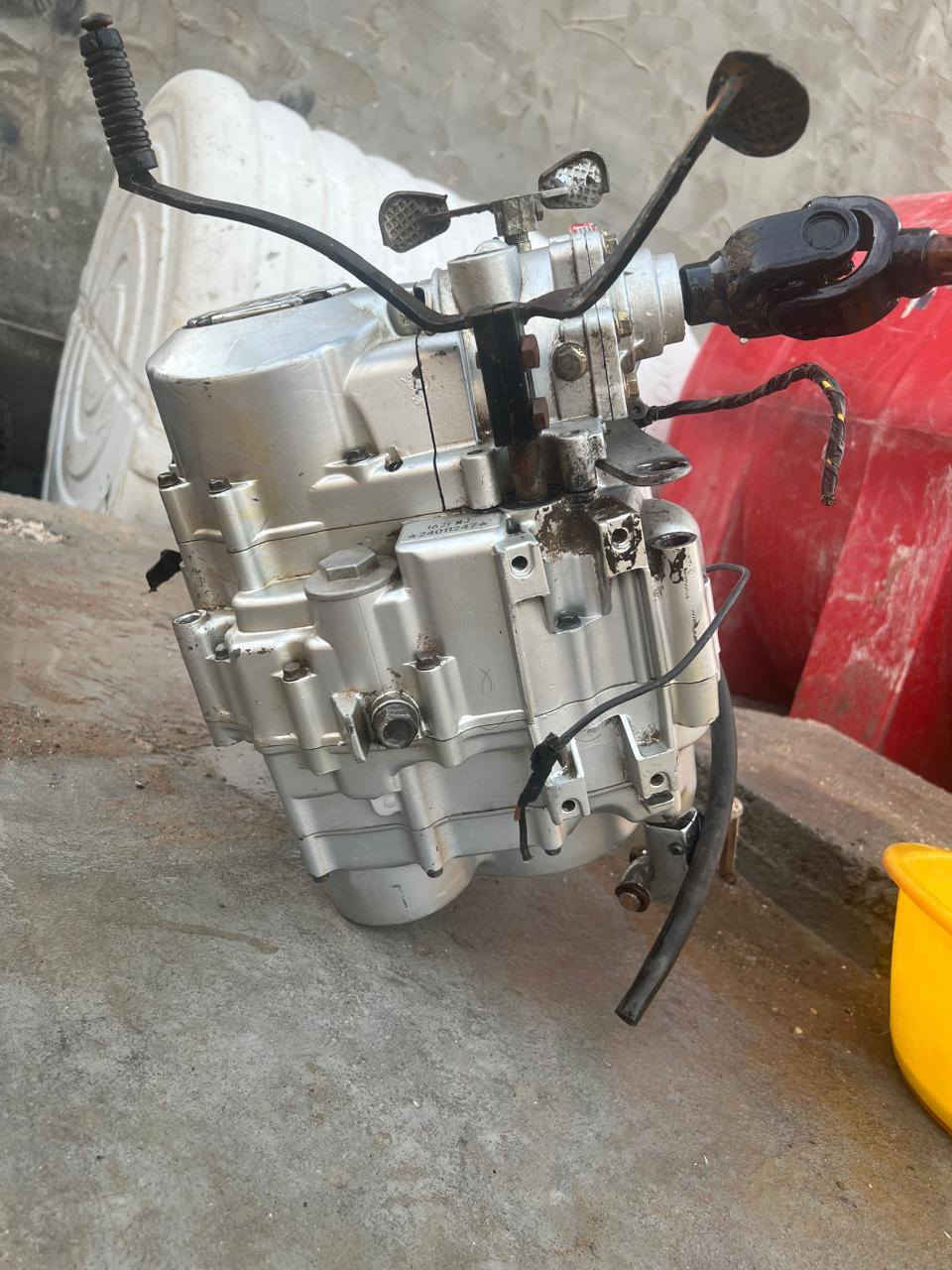 سلام عليكم غراض ستوته كلش نضاف تفصيخ 
تواير تعال وشد جاهزات محرك ابو طيره الاصلي موديل 2023مبدل بي فقط ولفات باقي كفاله شرط شد 
اكسل لطش جاهز 
مكاني البصره التنومه صالحيه قرب جامع ابي طالب 
***********
