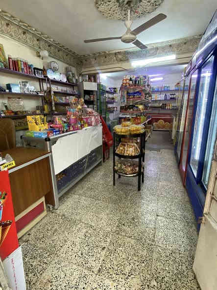 اسواق للبيع + المطعم 
اسواق اليسر/ بغداد _ حي الفرات(حي جهاد)
اسواق تحتوي على 6 برادات 3للشركه و3 الي
تحتوي على 3 مجمدات 1 شركه و2 للمحل ضمنهن وحده دبل 
تحتوي على 10 سلات جبس 
تحتوي على سستم كامرات متكامله عدد 4 
تحتوي على سبلت ومبرد 
المطعم شغال وخير من الله 
موقع المحل بحي الفرات السوق القديم 
المحل يوجد بصفه كهوه + محلات لغسل السيارات+ محلات نجارين وحدادين 
ايجار المحل 175 ألف 
مولد 20 أمبير 
سعر المحل كامل تسليم مفتاح ١٠ مليون 
للاستفسار ***********
