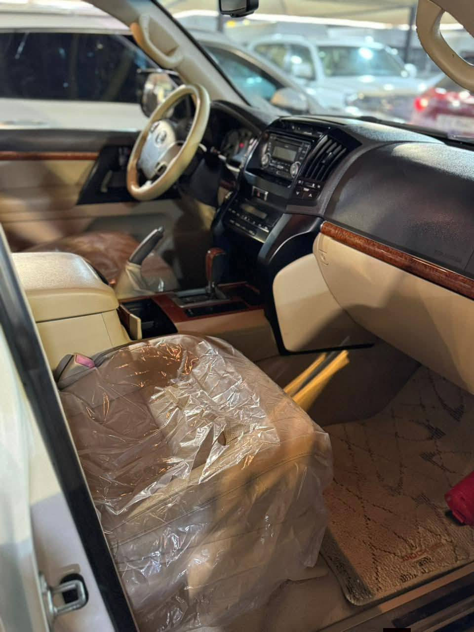 انسب لاندكروز 2014
بريم اصل 
بيها جاملغ مصبوغ 
وشويه من البنيد
السعر  بلاش 
الاتصال 
رقم راعيها 
***********
