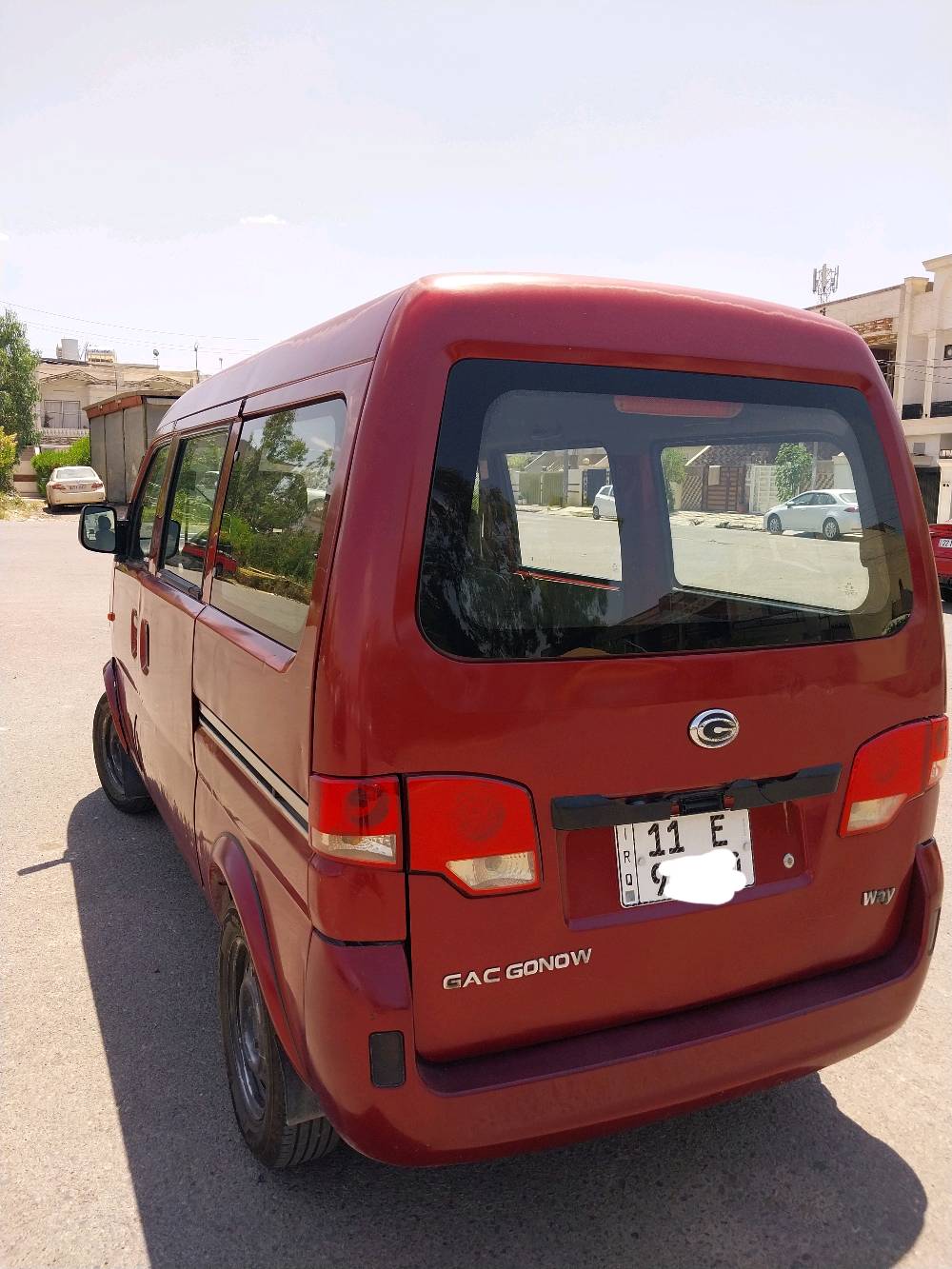 
 ميني فان
سيارة اقتصادية جداً واسعة ومريحة تم الاعتناء بها وجاهزة للاستخدام الفوري بدون أي مصاريف.
المواصفات والتفاصيل:
• الموديل والسنة: GAC Gonow موديل 2012.
• السعة: 7 راكب كراسي مريحة وواسعة .
• اللون الخارجي: أحمر عنابي مميز (لمعة ونظافة واضحة).
• ️ المحرك والكير والاكسل بحالة ممتازة جداً (شرط الفحص).
•  الوقود والاقتصاد: سيارة اقتصادية جداً في استهلاك الوقود ومثالية للمشاوير اليومية.
• ️ التبريد والتدفئة شغالة بحالة ممتازة .
• غرفة داخلية نظيفة ومجهزة بالكامل.
• تخم تاير جديد .
• مناسبة جداً للعمل (توصيل، نقل بضائع خفيفة، أو سفرات عائلية).
• السعر مناسب جداً مقارنة بنظافة السيارة ومواصفاتها.
 السعر المطلوب: 39 ورقة ($3,900 دولار) 
 لمعلومات أكثر والمعاينة:
•  مكان تواجد السيارة محافظة اربيل.
• رقم الهاتف للتواصل *********** السيارة باسمي وجاهزة للتحويل باي محافظة .

