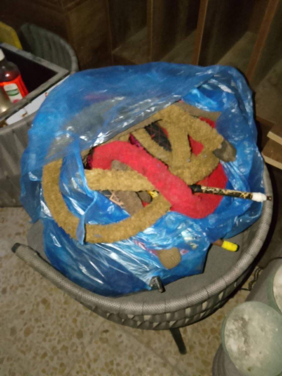 سلام عليكم عندي هاي البكارات طه  عشره وشبج   وقمجيات ومناكيش مع ميز نراكيل كامل لل استفسار خاص او على الرقم واتس او هاتف متواجد ***********2
