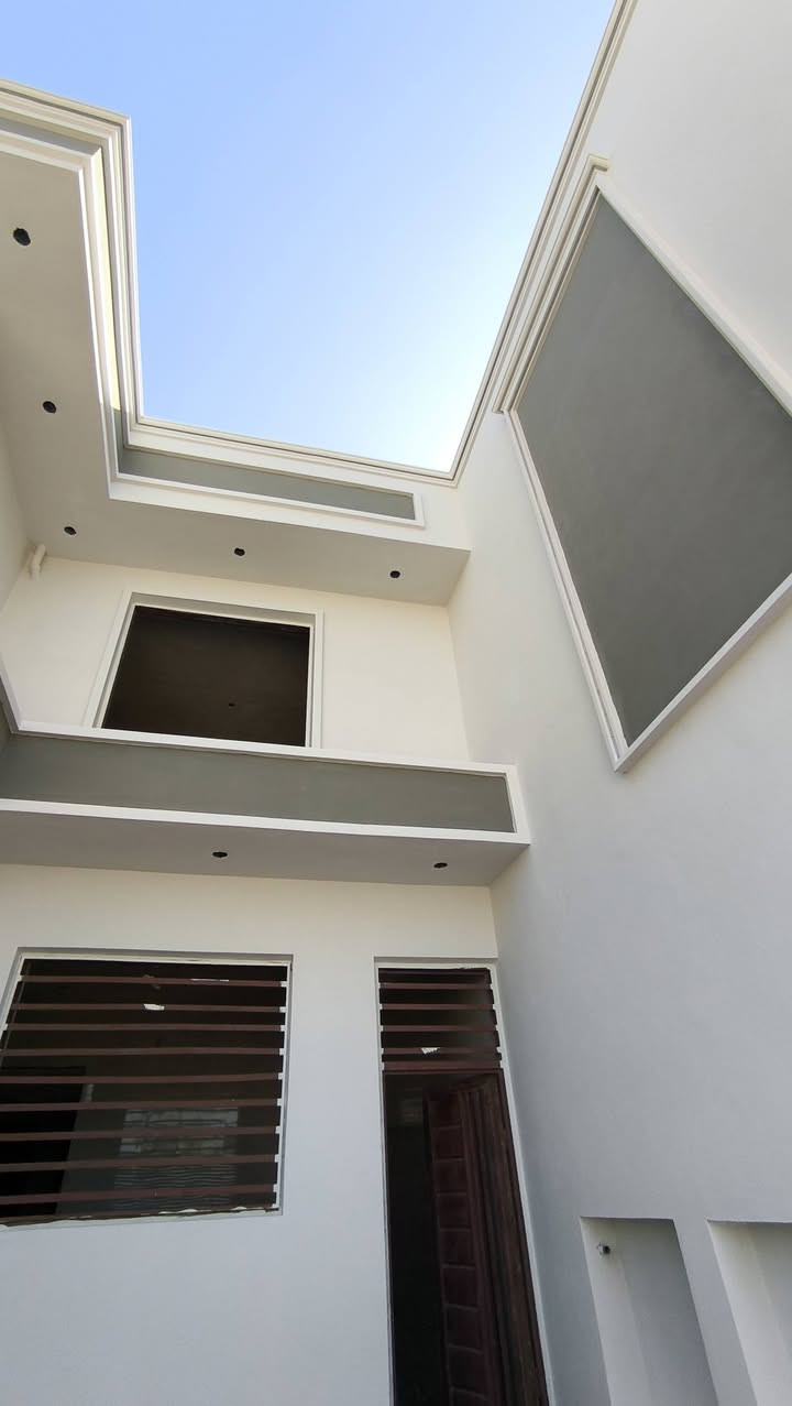 🏡 دار فاخر للبيع – فرصة مميزة
دار للبيع بمساحة 200 متر
البيت على ساحة وبموقع ممتاز جداً
تسليم مفتاح – جاهز للسكن فوراً
العنوان :حي الفرات شارع المستوصف 
✨ المواصفات:
4 غرف نوم واسعة
صالة عائلية أنيقة
مطبخ عملي
استقبال راقٍ للضيوف
مجموعة صحيات داخلية وخارجية
كراج سيارة
🔹 تصميم عملي وتشطيب مرتب
🔹 موقع هادئ ومناسب للعوائل
🔹 فرصة ممتازة للسكن أو الاستثمار
📞 للاستفسار والمعاينة:
***********
***********
