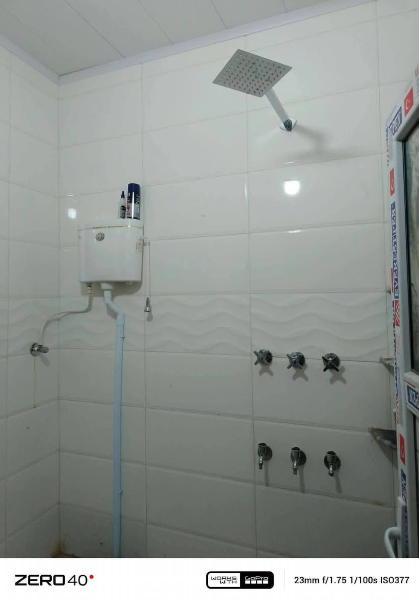 اللهم صل عل محمد وال محمد 
دار اللبيع 💒مساحه 200م طابقين
1يحتوي عل 4/غرف 

2صاله + مطبخ +استقبال

3حمامات داخليه و خارجيه 

4بناء طابوق جمهوري صب مركزي 

5جبس بورد بيت كامل ارضيه بورسلين 60x60

6بيت قريب كلش عل شارع مطار 

7عنوان بيت عمود 335شارع مطار قرب جسر شهداء 

8شوراع تبليط🛣️ كهرباء ماء اناره اليليه🌃 
  
باقي تفاصيل خاص استفسار ***********
