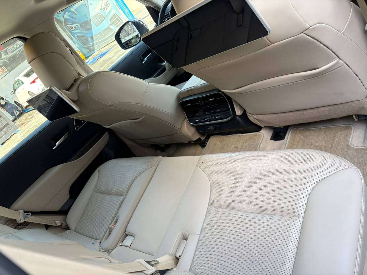 لاندكروز 2024 لمتد
لون اسود السياره كلهه مغلفه بضمان مدى الحياه
رقم بغداد مداور ثاني يوم
مكفوله كفاله عامه
سعرهه 74500 وبيهه مجال للشراي
رقم الهاتف ***********
