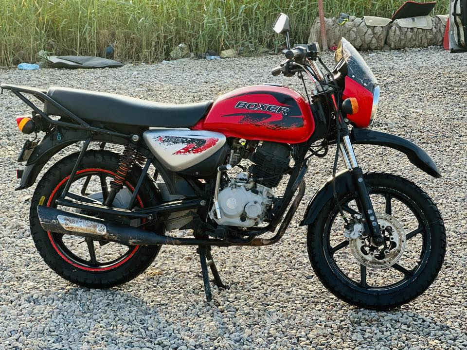 السلام عليكم...
دراجه بوكسر موديل 2020 
اوراق اصوليه 
دراجه كهربائيات كلها شغاله 
دشبول جديد زنجيل جديد اشاير جدد تاير لوره جديد مكينه مال زنجيل جديده لايت جديد يعني دراجه خير من الله كله جديد 
ملاحظه دراجه مفتوحه مفتوحه مفتوحه مفتوحه 
رقم على واتساب ‪0782 680 2463‬
ورقم الاتصال على شريحه. ***********
