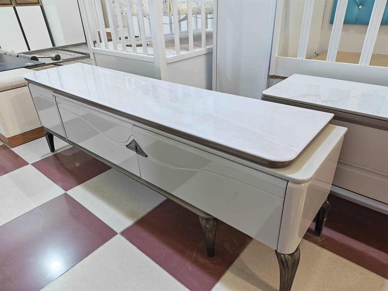 تتوفر في معرض القزاز للاثاث الجاهز والمفروشات والكهربائيات في الشطره قرب مطعم الكرار
أنواع مختلفة من ميز TV وبقياسات مختلفه
للاتصال *********** واتساب
