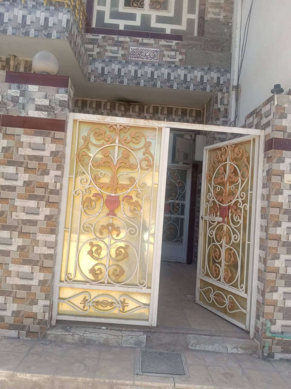 دار ايجار حي الزهراء مساحه 100 متر ثلاث غرف طابقين السعر 550 مع المجال 

مكتب الايمان للعقار 
***********
