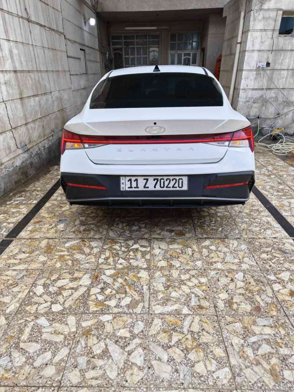 ‏النترة 2025 هايبرد
🚘 للبيع إلنترا 2025 هايبر فول فول 🚘

✨ مواصفات السيارة:

• محرك 1.6 هايبر اقتصادي جداً بالبزين
• صرفية ممتازة تقريباً 50 MPG
• شاشة كبيرة 10.25 إنج
• Bose ساوند سيستم أصلي 🔊
• Apple CarPlay + Android Auto
• تبريد وتسخين مقاعد ❄️🔥
• فتحة سقف كهربائية
• تشغيل بصمة + دخول ذكي
• شحن لاسلكي للموبايل
• كامرة خلفية
• رادار أمامي ونظام مانع اصطدام
• تحذير خروج عن المسار + تثبيت مسار
• Blind Spot تحذير النقطة العمياء
• كروز كنترول ذكي
• إنارة LED كاملة
• مرايا كهربائية طي وتحكم
• جنوط رياضية قياس 17
• داخلية جلد مرتبة وفخمة
• عدادات ديجيتال
• Airbags كاملة
• السيارة فول مواصفات ما تحتاج أي شي

📍 السيارة نظيفة جداً واستعمال مرتب
📩 للتواصل خاص

هاي المواصفات مبنية على فئة الهايبر الفول (Limited/Full Option) من 2025
‏السعر 180 ورقة قفل
‏للتواصل غير متواجد على ال Facebook 
‏حصن على WhatsApp
‏***********
