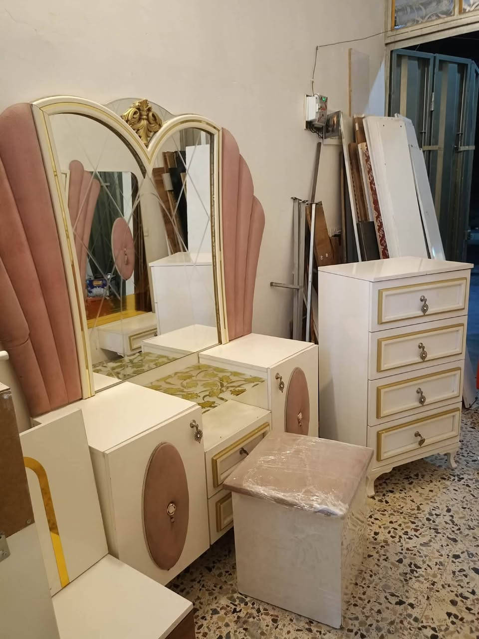 غرفه تركيه فول نظافه ضخمه 
السعر650مع شد ونقل%للحجز خاص


**إذا كنت صاحب هذا الإعلان وتريد حذفه لأي سبب، رجاءا أرسل رسالة إلى الدعم الفني**