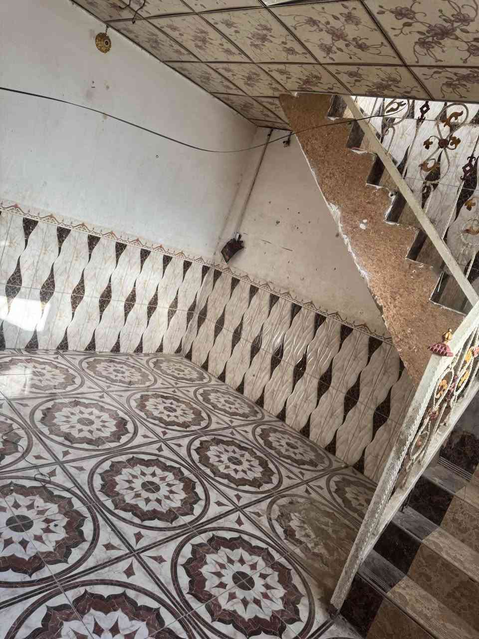 دار لأيجار طابقين 50متر بشارع المطار القديم ورا مدرسه الشهيد علي الرماحي ايجار 150 الف 
واتساب *********** النجف, العراق
